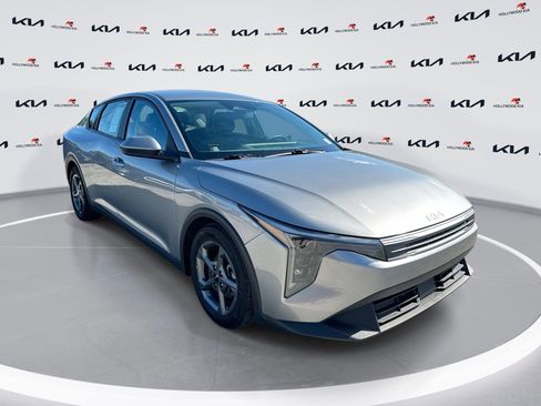 Certified 2025 Kia K4 FWD image 1