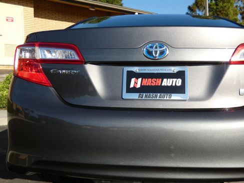 Used 2013 Toyota Camry LE image 11