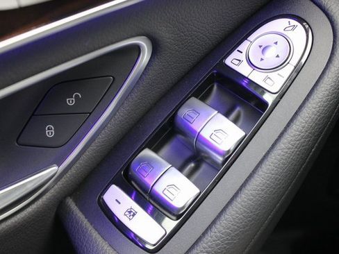 Used 2021 Mercedes-Benz GLC 300 4MATIC image 18