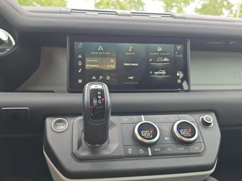 Certified 2023 Land Rover Defender 90 S AWD/4WD image 19
