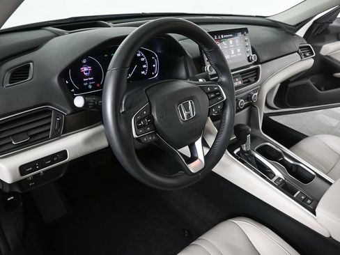 Used 2018 Honda Accord Touring image 6