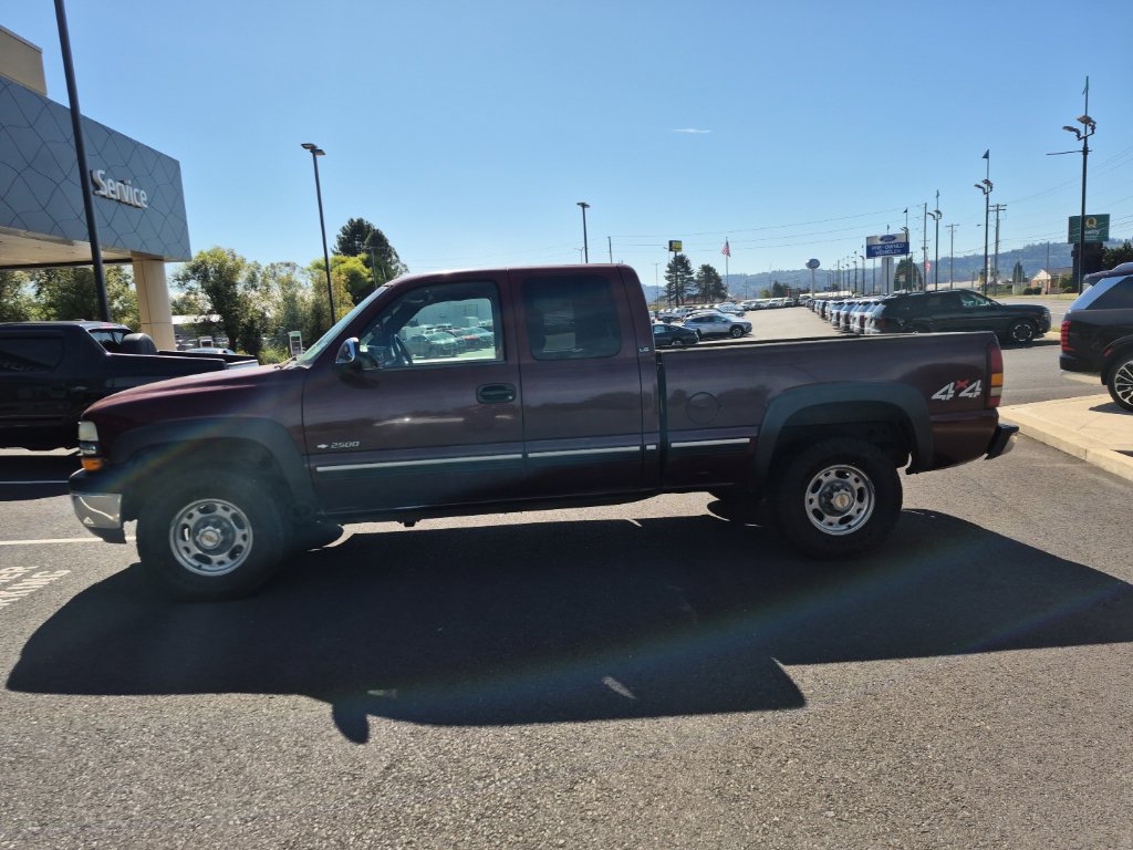 Used 2001 Chevrolet Silverado 2500 LS w/ Firm Ride Suspension Pkg AWD/4WD image 11