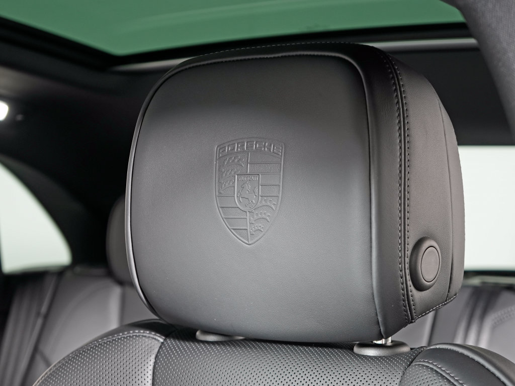 Used 2026 Porsche Macan AWD/4WD image 19