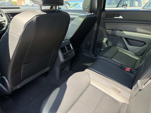 Certified 2022 Volkswagen Atlas Cross Sport SEL R-Line AWD/4WD image 10