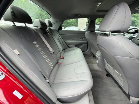 Certified 2025 Hyundai Elantra SEL FWD image 11