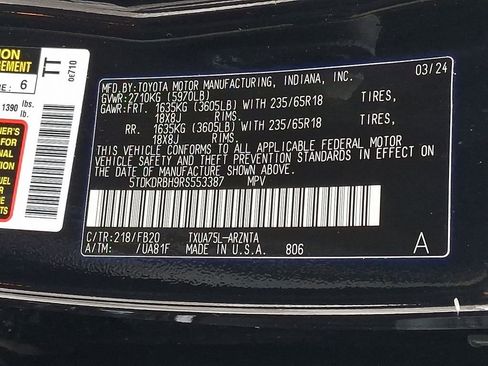 Used 2024 Toyota Highlander LE AWD/4WD image 28