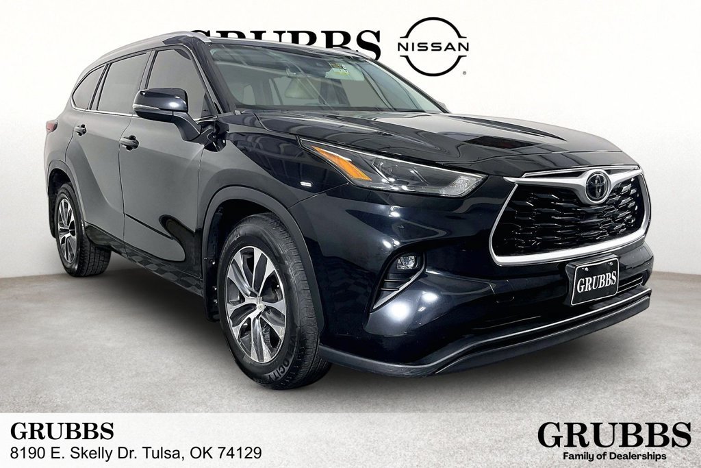 Used 2022 Toyota Highlander XLE AWD/4WD image 1