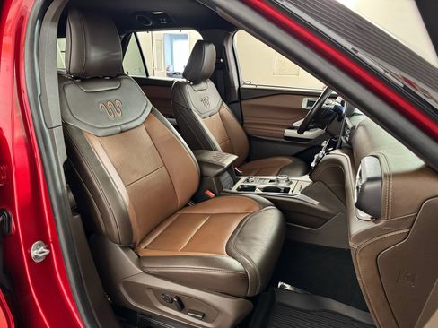 Used 2021 Ford Explorer King Ranch w/ Premium Technology Package image 44