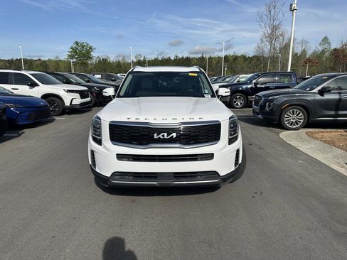Used 2022 Kia Telluride EX w/ EX Premium Package image 3