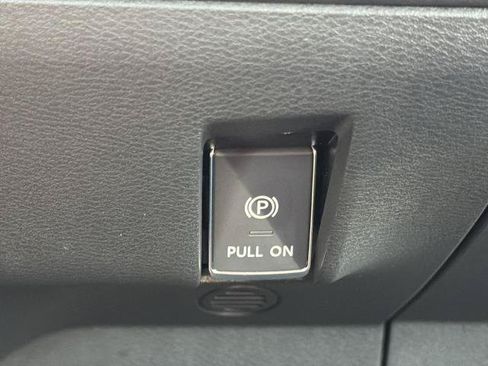 Certified 2023 Nissan Ariya FWD image 6