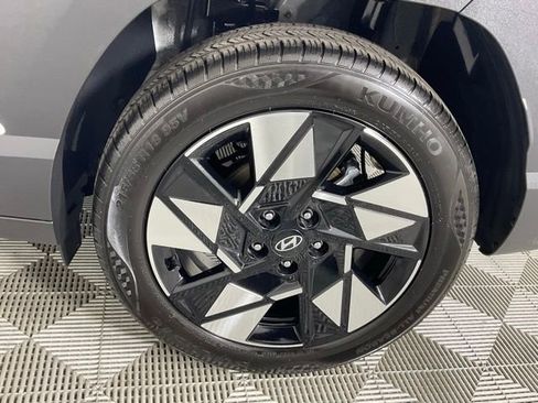 Used 2024 Hyundai Kona SEL FWD image 9
