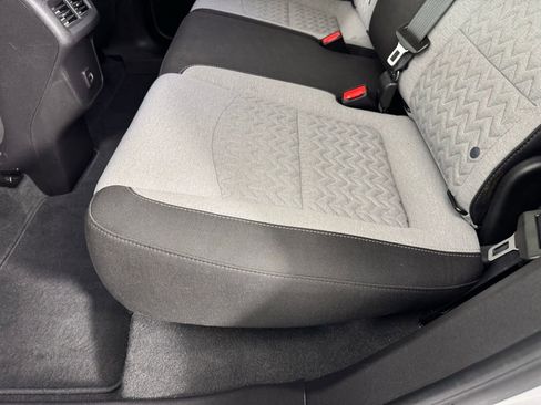 Used 2024 Chevrolet Equinox LS w/ LS Convenience Package image 24