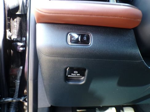 Used 2025 Lincoln Navigator Reserve AWD/4WD image 13