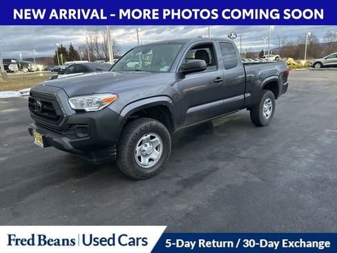 Used 2021 Toyota Tacoma SR image 3