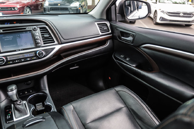Used 2015 Toyota Highlander Limited Platinum AWD/4WD image 45