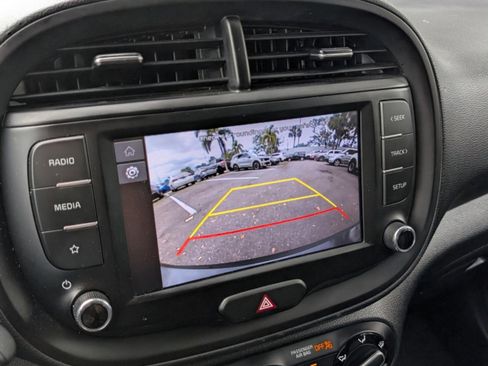 Used 2023 Kia Soul LX w/ LX Technology Package image 33