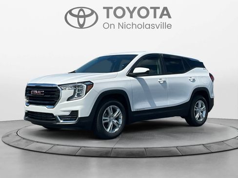 Used 2024 GMC Terrain SLE FWD image 1