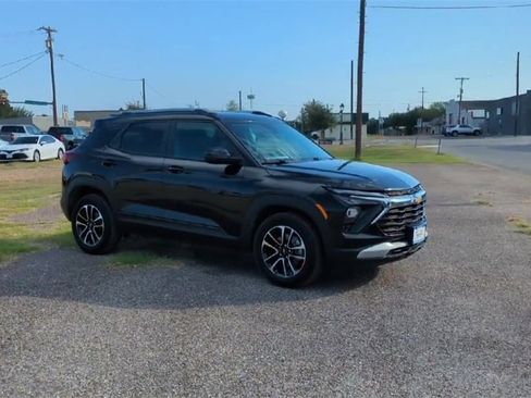 Used 2024 Chevrolet TrailBlazer LT w/ Driver Confidence Package image 2