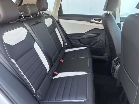 New 2026 Volkswagen Taos SEL AWD/4WD image 11