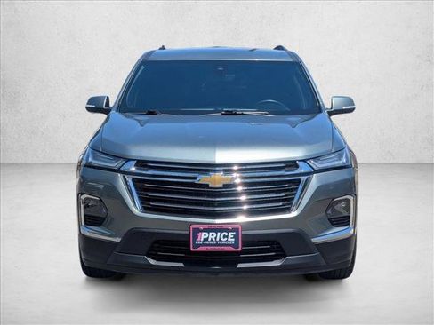 Used 2023 Chevrolet Traverse LT FWD image 2