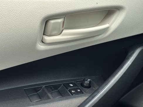 Used 2025 Toyota Corolla LE FWD image 21