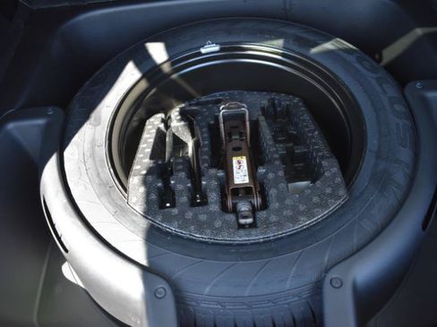 Used 2014 Jeep Grand Cherokee Overland w/ Advanced Technology Group AWD/4WD image 9