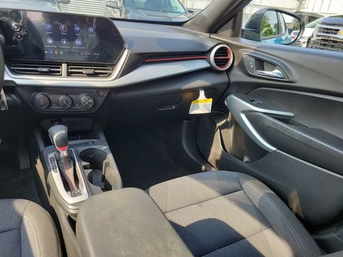 Used 2025 Chevrolet Trax RS w/ Driver Confidence Package FWD image 13