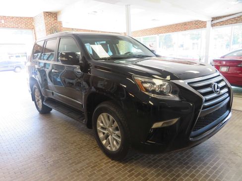 Used 2015 Lexus GX 460 w/ Premium Package image 3