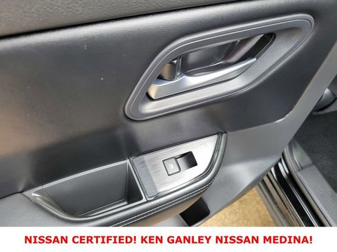 Certified 2025 Nissan Rogue SV image 40
