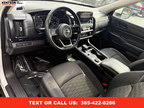 Used 2025 Nissan Pathfinder SV image 32