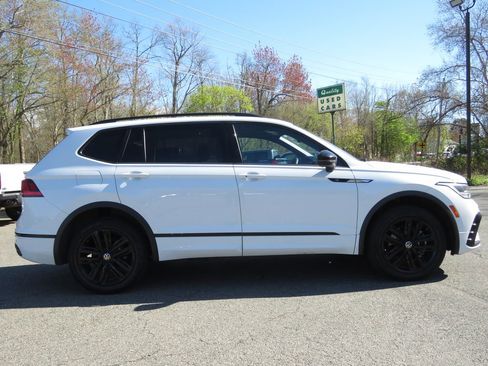Used 2022 Volkswagen Tiguan SE R-Line AWD/4WD image 4