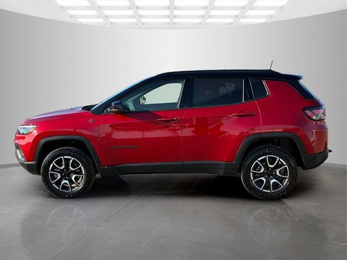 Used 2024 Jeep Compass Trailhawk w/ Trailhawk Elite Group image 8