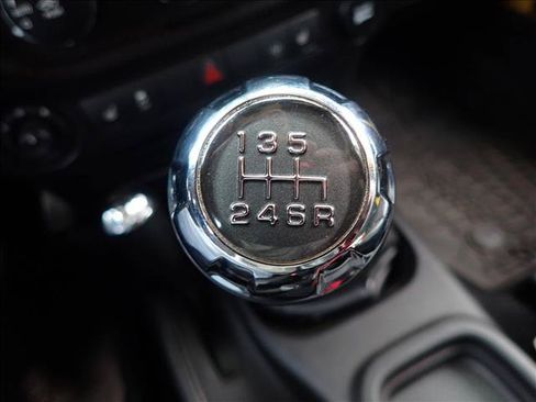 Used 2015 Jeep Wrangler Rubicon AWD/4WD image 13