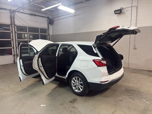 Used 2020 Chevrolet Equinox LT w/ Driver Convenience Package image 10