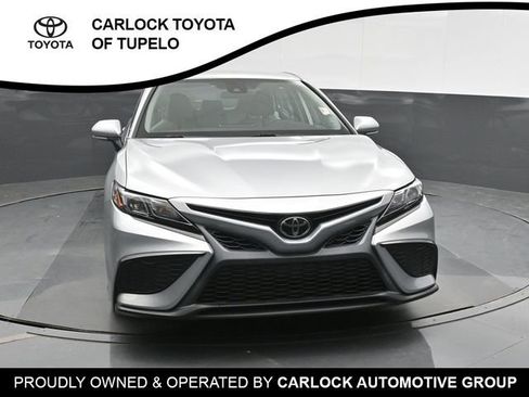 Used 2022 Toyota Camry SE FWD image 6