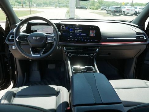 Used 2025 Chevrolet Traverse Z71 w/ Driver Confidence Package AWD/4WD image 23