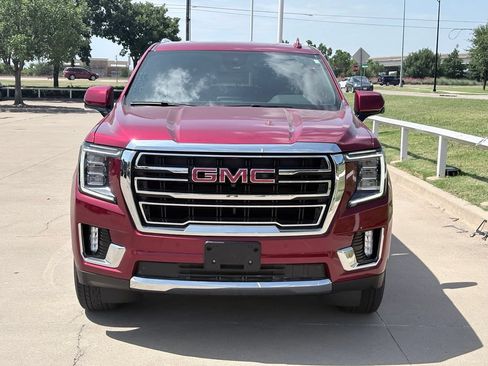 Used 2024 GMC Yukon XL SLT w/ SLT Luxury Package AWD/4WD image 2