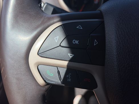 Used 2017 Jeep Cherokee Trailhawk AWD/4WD image 15