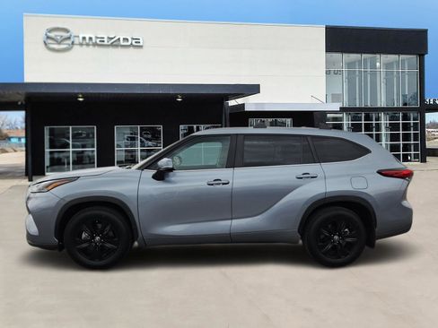 Used 2023 Toyota Highlander XLE FWD image 3