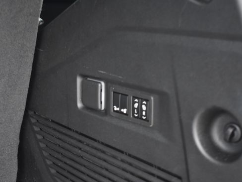 Used 2024 Chevrolet Tahoe High Country w/ Premium Package image 33