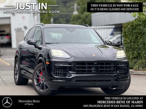Used 2024 Porsche Cayenne S image 1