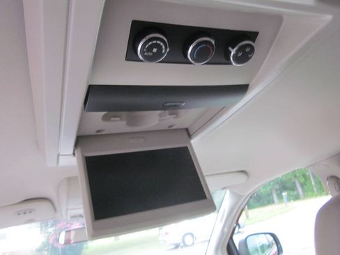 Used 2011 Dodge Grand Caravan Crew w/ Entertainment Group 1 FWD image 14