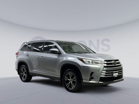 Used 2019 Toyota Highlander LE image 14