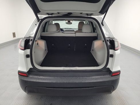 Used 2019 Jeep Cherokee Limited FWD image 29