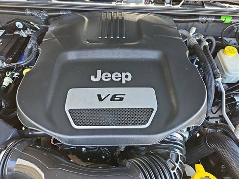 Used 2017 Jeep Wrangler Unlimited Sahara AWD/4WD image 26
