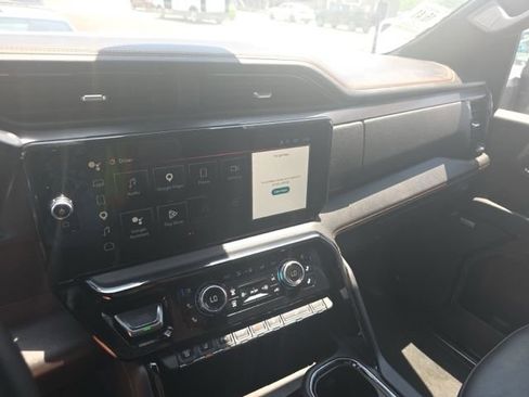 Used 2025 GMC Sierra 2500 AT4 w/ AT4 Premium Plus Package AWD/4WD image 15