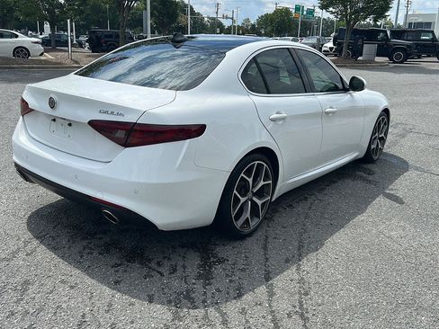 Used 2020 Alfa Romeo Giulia Ti w/ Active Blind Spot Package RWD image 5