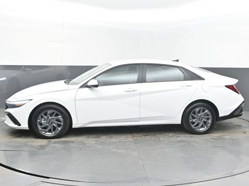 Used 2024 Hyundai Elantra SEL image 8