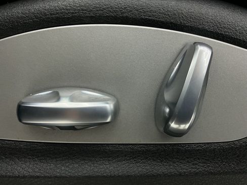 Used 2018 Porsche Macan AWD/4WD image 40
