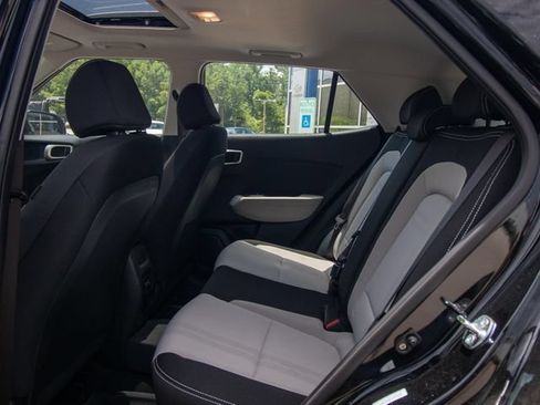 Used 2026 Hyundai Venue SEL FWD image 8